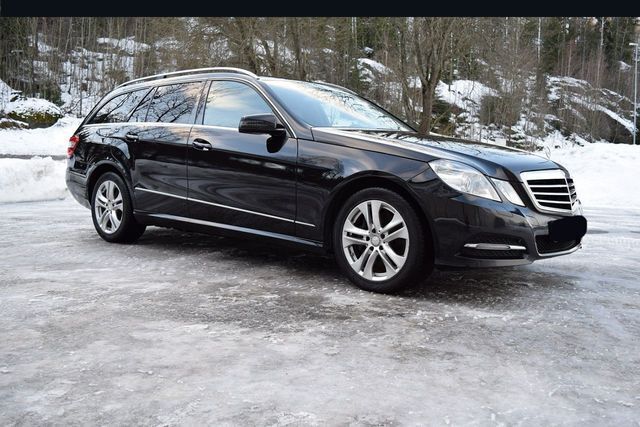 Gebraucht Mercedes E350 Avantgarde 252 PS (185 kW) 2013 Schwarz metallic Kombi