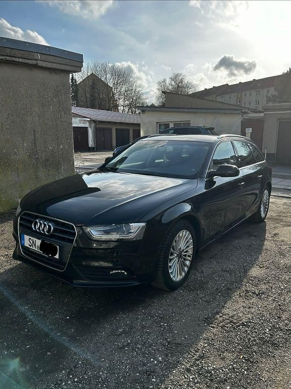 Gebraucht Audi A4 150 PS (110 kW) 2013 Schwarz Kombi