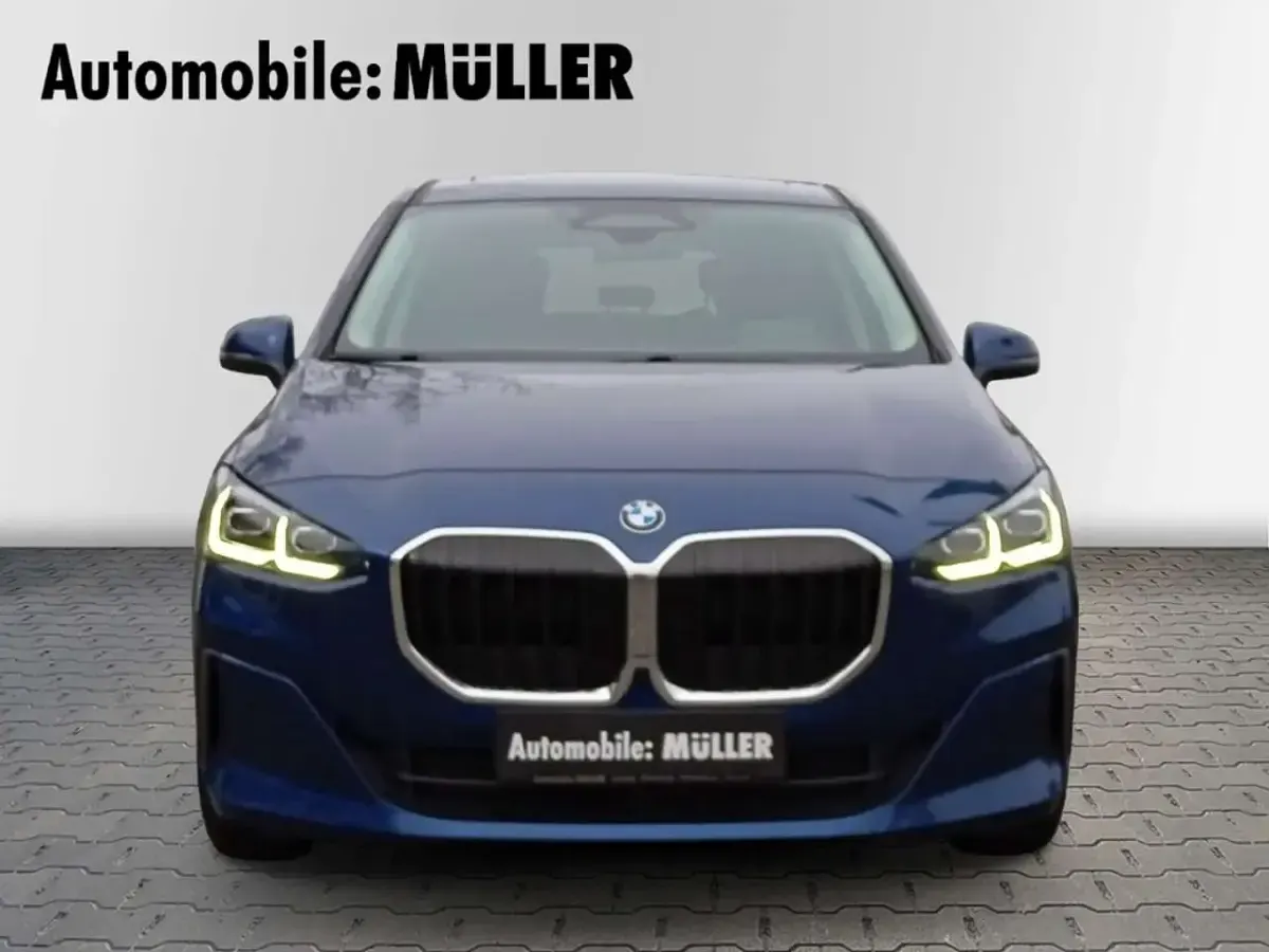 Gebraucht BMW 218 Active Tourer Sport Line 150 PS (110 kW) 2022 Phytonicblau metallic Van / Kleinbus