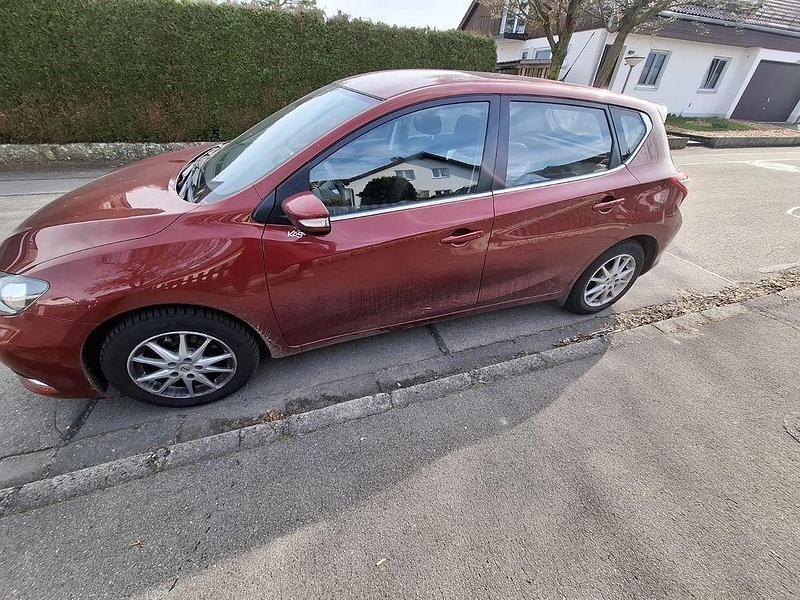 Gebraucht Nissan Pulsar 116 PS (85 kW) 2015 Rot Kleinwagen
