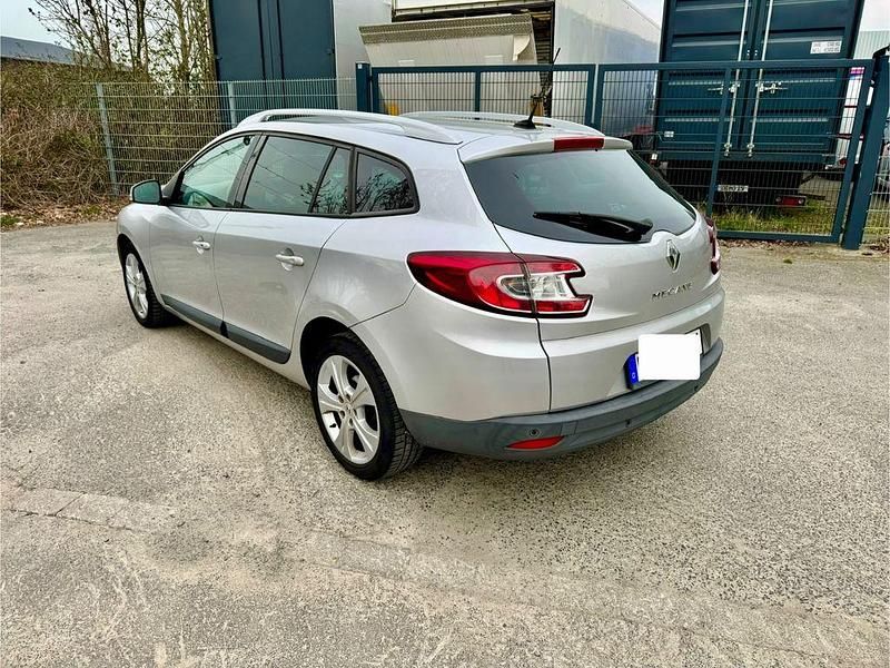 Gebraucht Renault Mégane III Dynamique 110 PS (80 kW) 2012 Grau Limousine