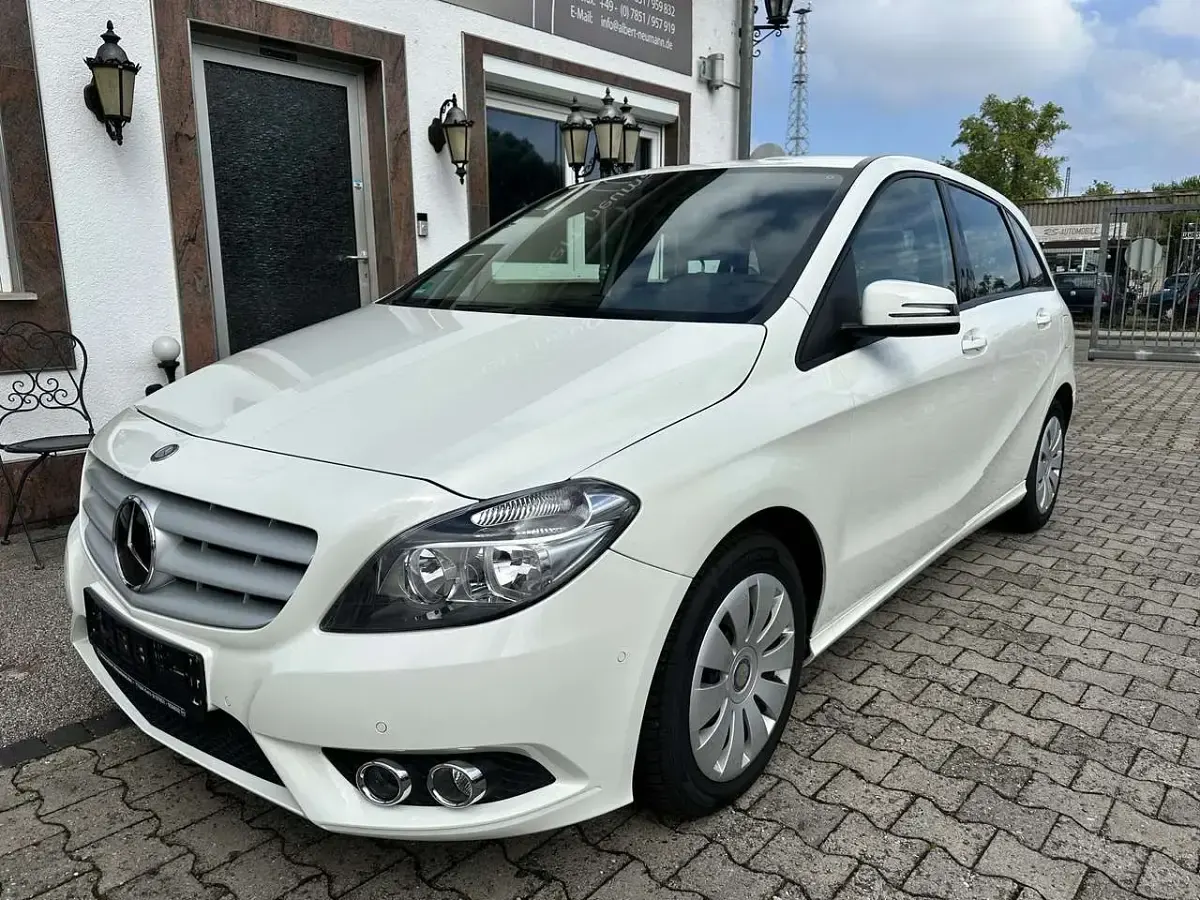 Gebraucht Mercedes 220 Style 184 PS (135 kW) 2014 Zirrusweiã Limousine