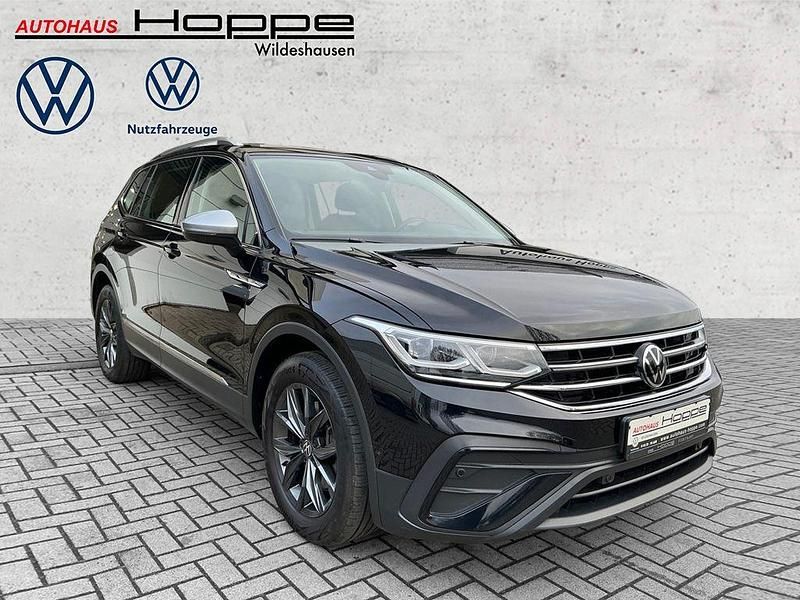 Schwarz Gebraucht 2022 VW Tiguan Allspace Life SUV | 33.770 € (Fairer Preis) - Bild 1/4