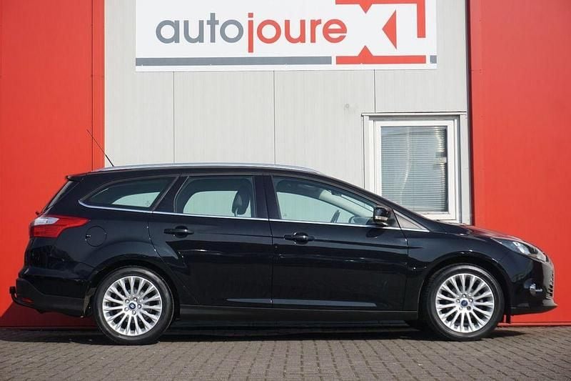 Second-hand Ford Focus 126 CP (92 kW) 2011 Negru Break