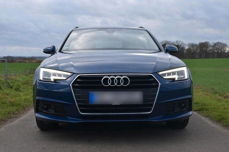 Gebraucht Audi A4 Comfort 150 PS (110 kW) 2016 Blau Kombi