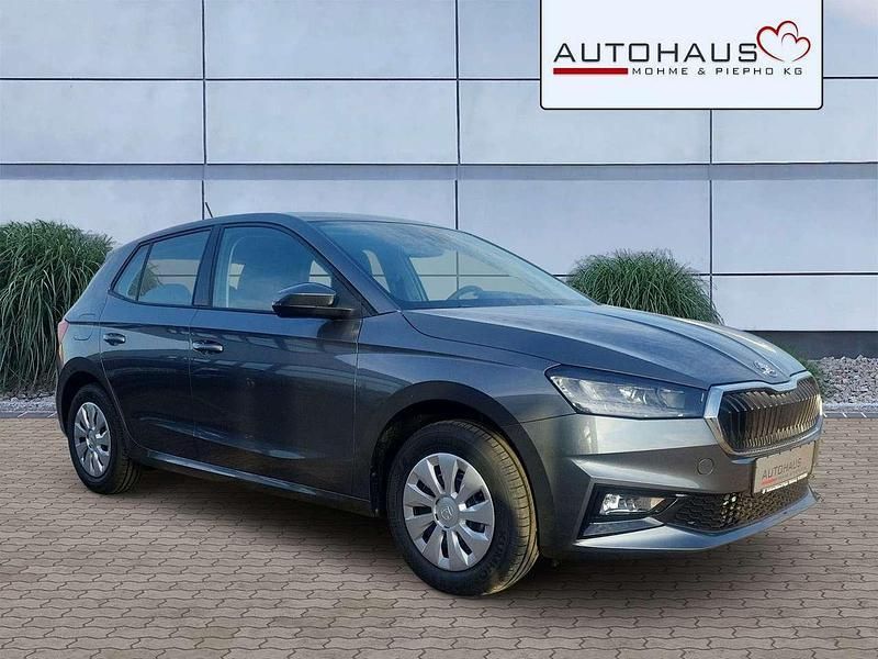 Graphitegrau metallic Neu 2025 Skoda Fabia Essence Limousine | 18.990 € (Guter Preis) - Bild 1/4
