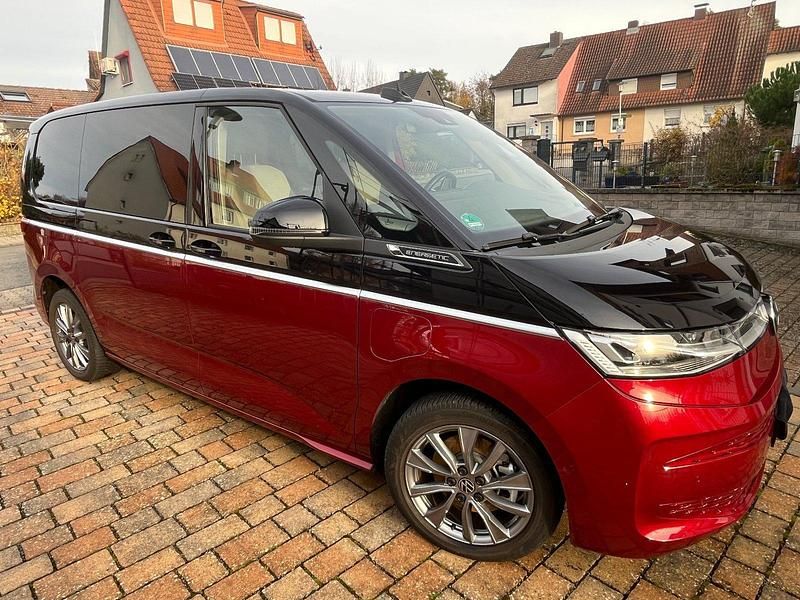 Gebraucht VW Multivan Edition 150 PS (110 kW) 2023 Rot Van