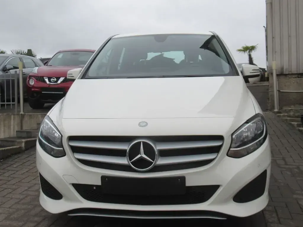 Gebraucht Mercedes B180 109 PS (80 kW) 2016 Weiß Van / Kleinbus