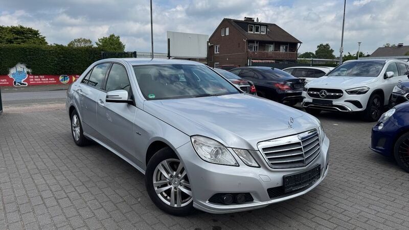 Silber Gebraucht 2011 Mercedes E220 Limousine | 10.500 € (Guter Preis) - Bild 1/4