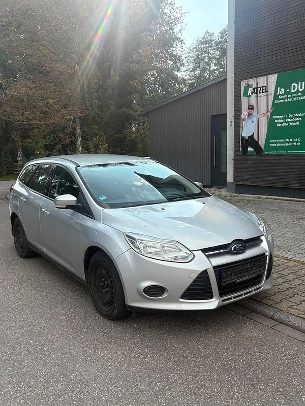 Silber Gebraucht 2012 Ford Focus Kombi | 3.300 € (Superpreis) - Bild 1/4