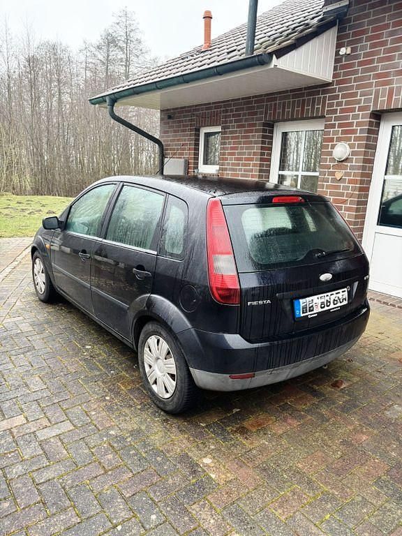 Gebraucht Ford Fiesta Ambiente 68 PS (50 kW) 2004 Schwarz Kleinwagen