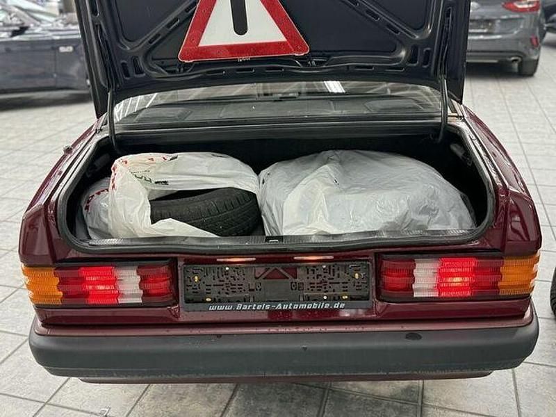 Gebraucht Mercedes 190 109 PS (80 kW) 1991 Rot Limousine