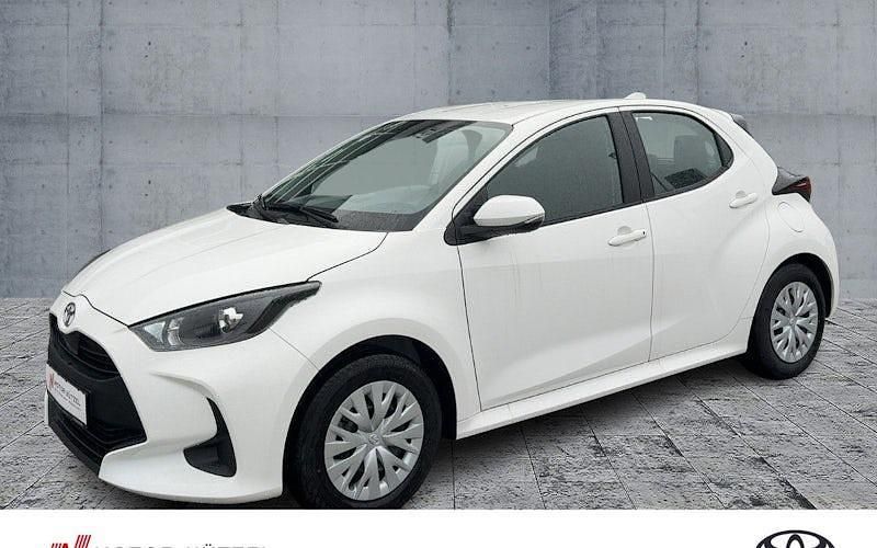 Weiß Neu 2024 Toyota Yaris Hybrid Comfort Limousine | 21.790 € (Superpreis) - Bild 1/4