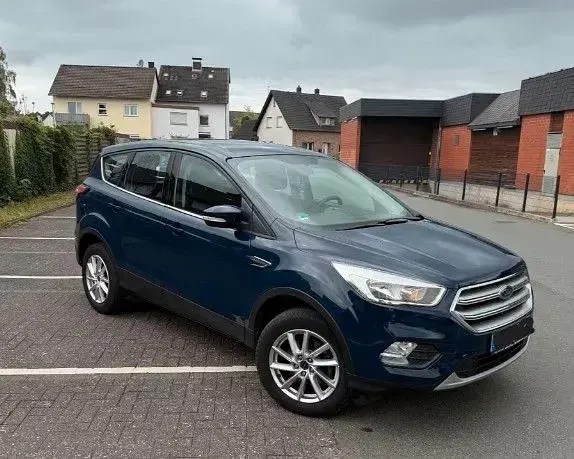 Gebraucht Ford Kuga Trend 120 PS (88 kW) 2019 Blau SUV