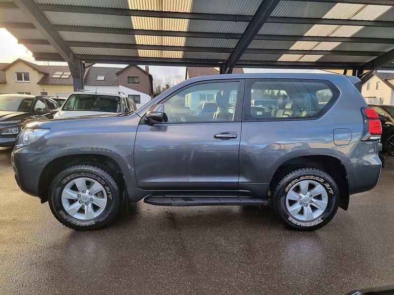 Grau Gebraucht 2020 Toyota Land Cruiser SUV | 36.800 € (Fairer Preis) - Bild 1/4