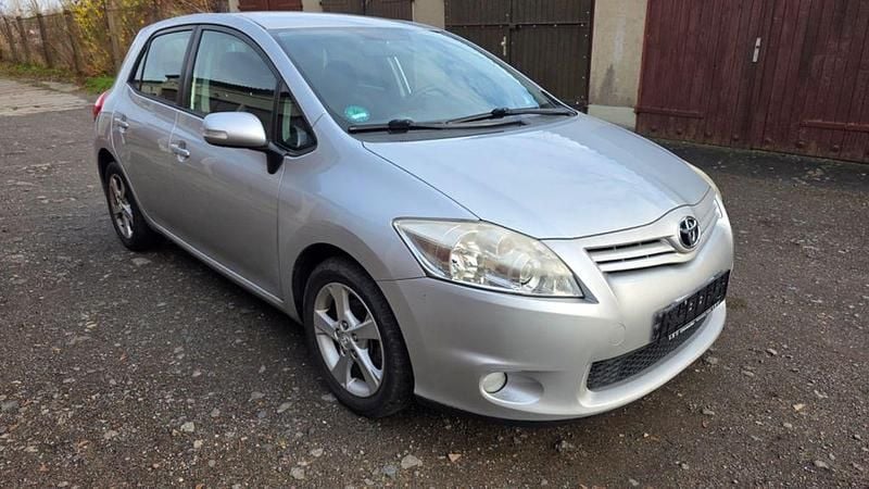 Gebraucht Toyota Auris 132 PS (97 kW) 2011 Silber Limousine