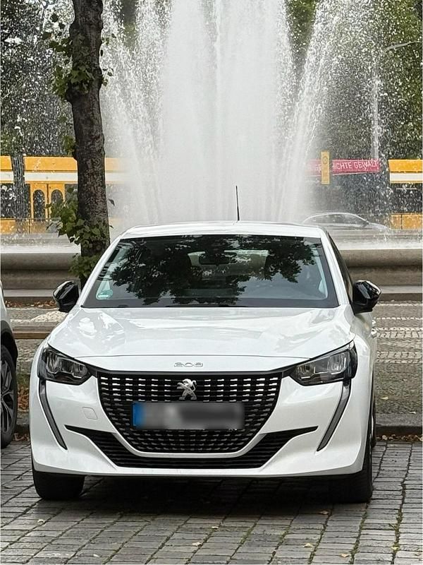 Weiß Gebraucht 2022 Peugeot 208 Active Kleinwagen | 15.990 € (Fairer Preis) - Bild 1/4