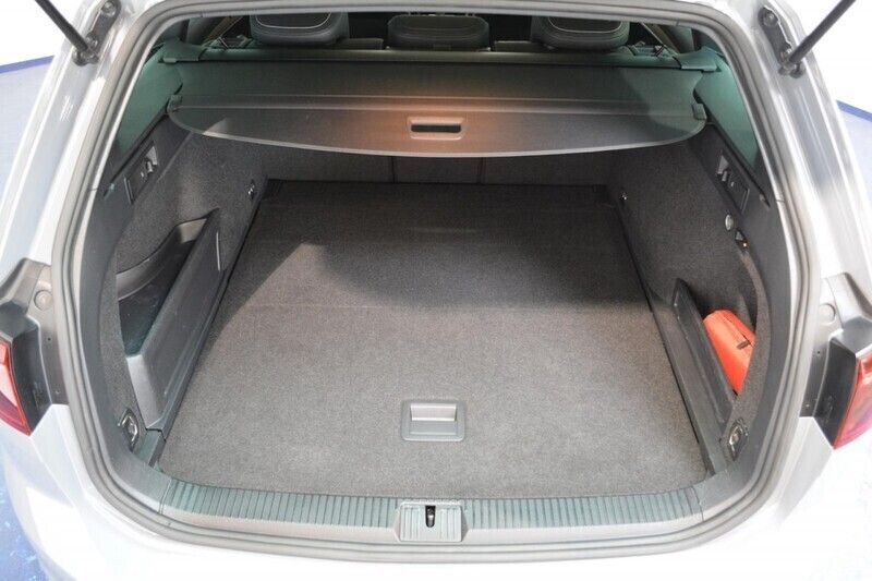 Gebraucht VW Passat Elegance 150 PS (110 kW) 2022 Grau Kombi