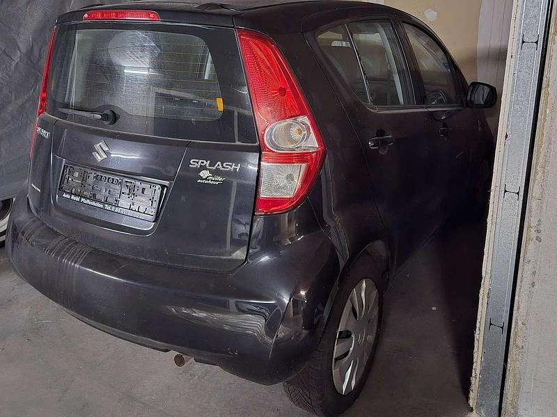Gebraucht Suzuki Splash Basic 65 PS (47 kW) 2010 Schwarz Kleinwagen