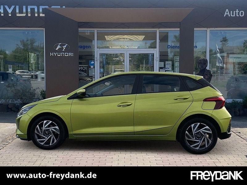 Gebraucht Hyundai i20 Trend 101 PS (74 kW) 2025 Lucid lime Kleinwagen