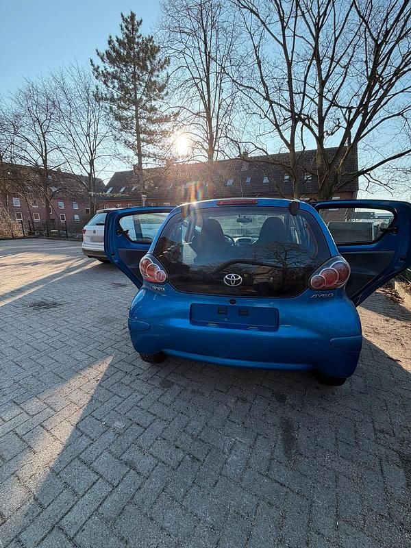 Gebraucht Toyota Aygo 68 PS (50 kW) 2009 Blau Kleinwagen