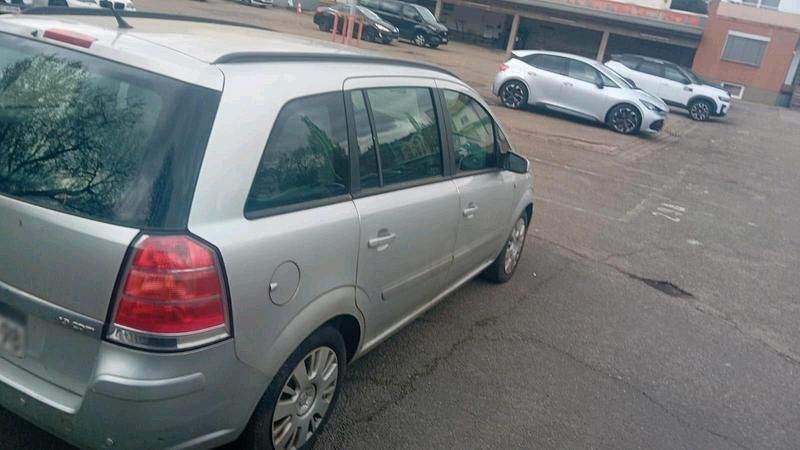 Gebraucht Opel Zafira 110 PS (80 kW) 2006 Silber Van / Kleinbus