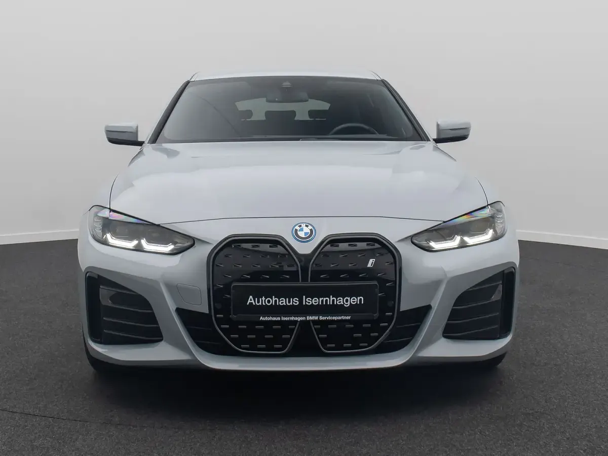 Gebraucht BMW i4 M Sport 210 kW (286 PS) 2023 M brooklyn grau metallicc4p Limousine