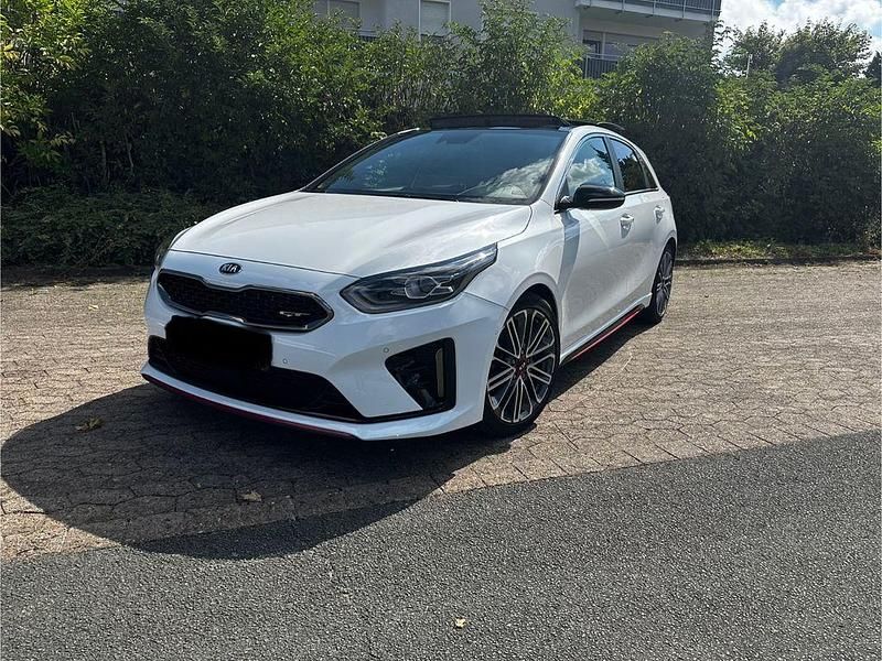 Weiß Gebraucht 2020 Kia Ceed GT Limousine | 25.000 € (Fairer Preis) - Bild 1/4