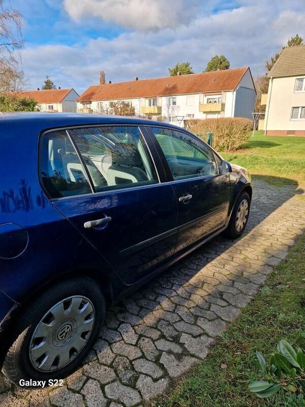 Blau Gebraucht 2005 VW Golf V Kleinwagen | 2.250 € (Guter Preis) - Bild 1/4