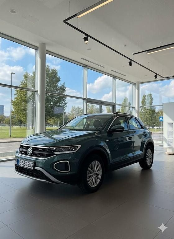 Blau Gebraucht 2024 VW T-Roc Life SUV | 23.250 € (Fairer Preis) - Bild 1/4
