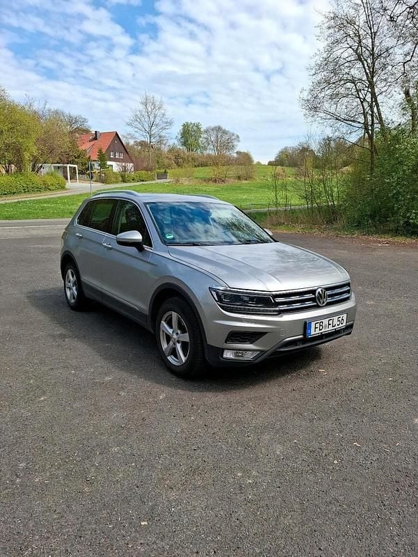 Silber Gebraucht 2017 VW Tiguan Highline SUV | 17.900 € (Superpreis) - Bild 1/4