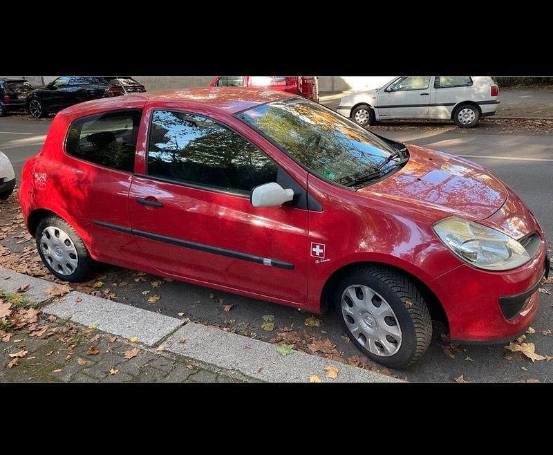 Rot Gebraucht 2006 Renault Clio II Kleinwagen | 1.750 € - Bild 1/4