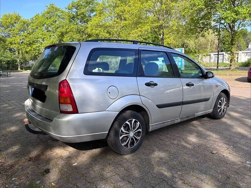 Second-hand Ford Focus 75 CP (55 kW) 2001 Gri Berlinǎ