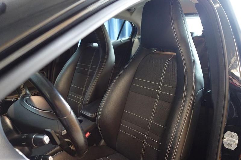 Gebraucht Mercedes GLA180 122 PS (89 kW) 2015 Schwarz SUV