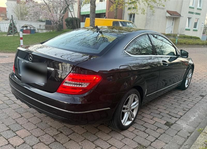 Gebraucht Mercedes C180 156 PS (114 kW) 2011 Schwarz Coupé