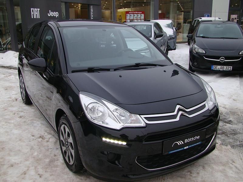 Gebraucht Citroën C3 PureTech 68 PS (50 kW) 2015 Lackierung schwarz perla nera/metalliclackierung mit schutzlack Limousine