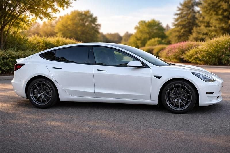 Gebraucht Tesla Model 3 Standard Range Plus 224 kW (305 PS) 2021 Weiß Limousine