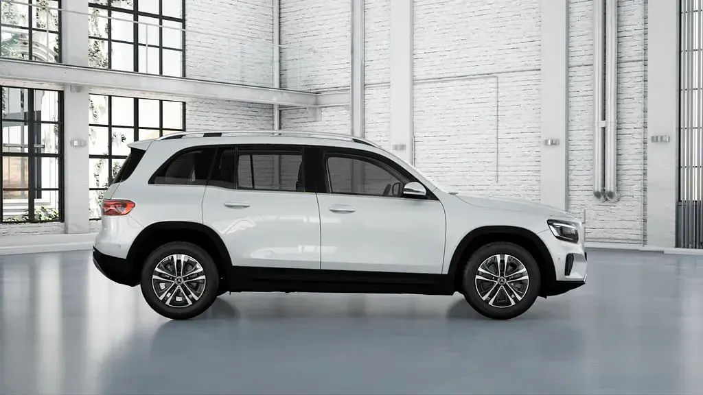 Gebraucht Mercedes GLB180 116 PS (85 kW) 2024 Silber SUV