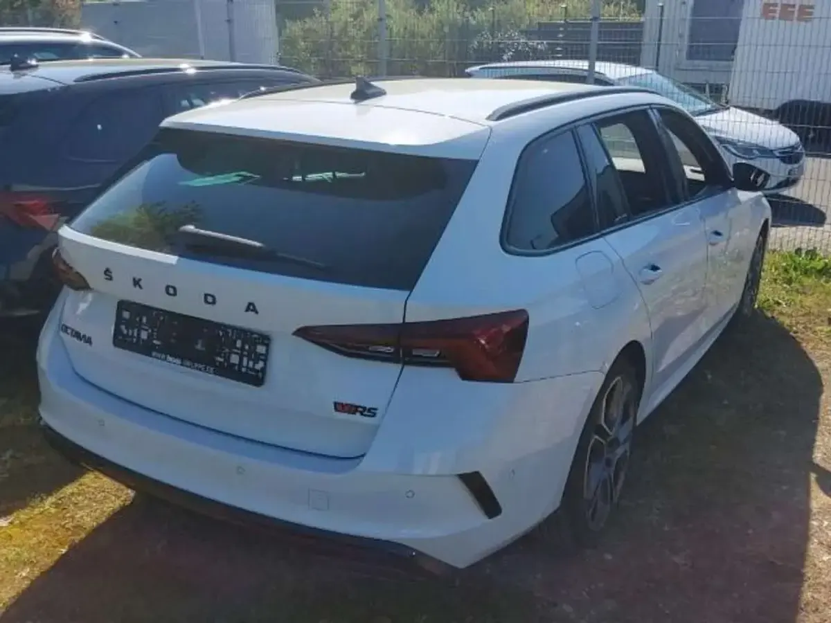 Gebraucht Skoda Octavia RS 200 PS (147 kW) 2023 Weiß Kombi