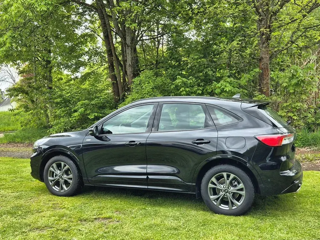 Gebraucht Ford Kuga ST-Line 150 PS (110 kW) 2024 Schwarz SUV