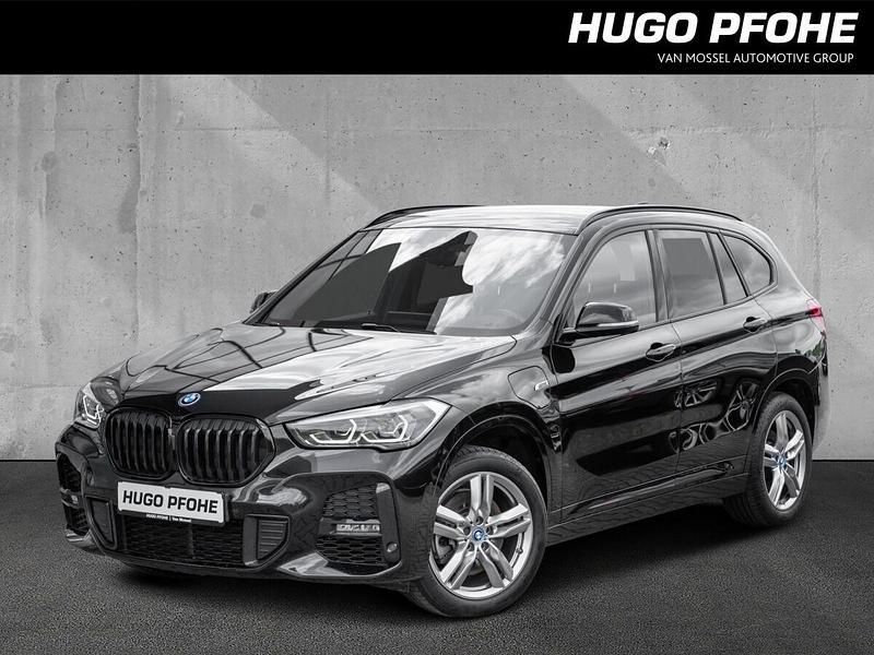 Black sapphire metallic Gebraucht 2022 BMW X1 M Sport SUV | 27.189 € - Bild 1/4