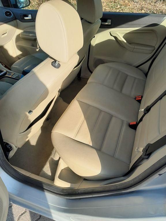 Gebraucht Ford Focus Ghia 101 PS (74 kW) 2008 Silber Limousine