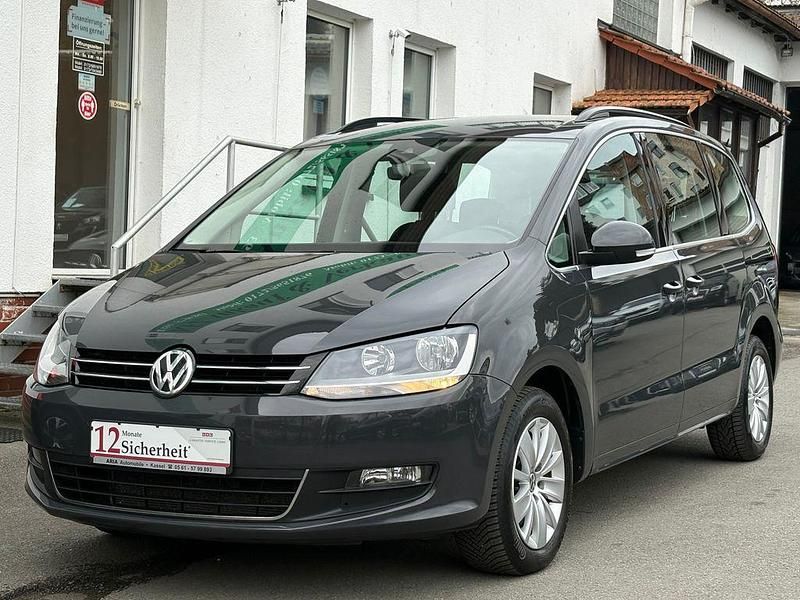 Gebraucht VW Sharan Comfortline 150 PS (110 kW) 2021 Grau Van / Kleinbus