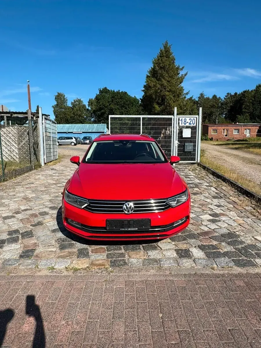 Gebraucht VW Passat 150 PS (110 kW) 2018 Rot Kombi
