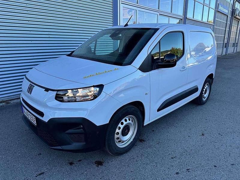 Gebraucht Fiat e-Doblò 100 kW (136 PS) 2025 Weiß Van / Kleinbus