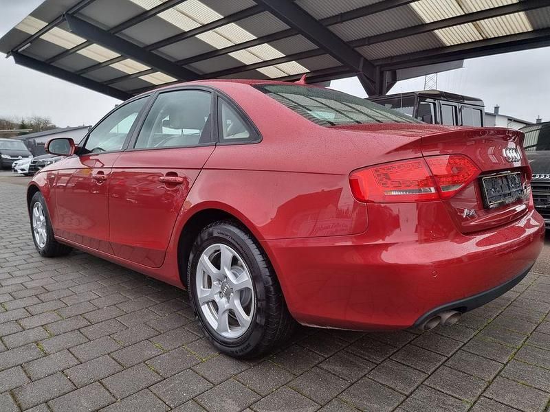 Second-hand Audi A4 143 CP (105 kW) 2011 Roșu Berlinǎ