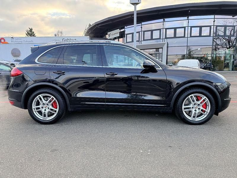 Gebraucht Porsche Cayenne Turbo 500 PS (367 kW) 2012 Tiefschwarz SUV