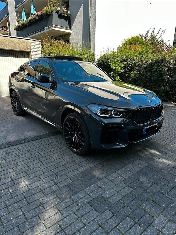 Gebraucht BMW X6 M50 Shadowline 540 PS (397 kW) 2022 Grau SUV