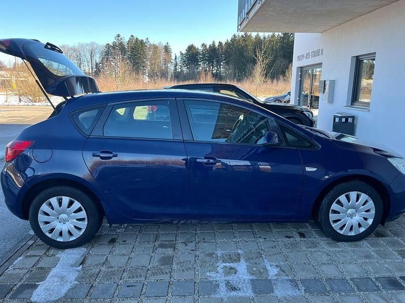 Gebraucht Opel Astra Edition 101 PS (74 kW) 2010 Blau Limousine