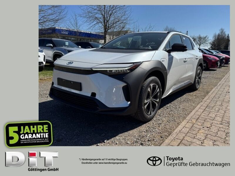 Platinumweiß Neu 2025 Toyota bZ4X Team SUV | 43.590 € (Etwas zu teuer) - Bild 1/4